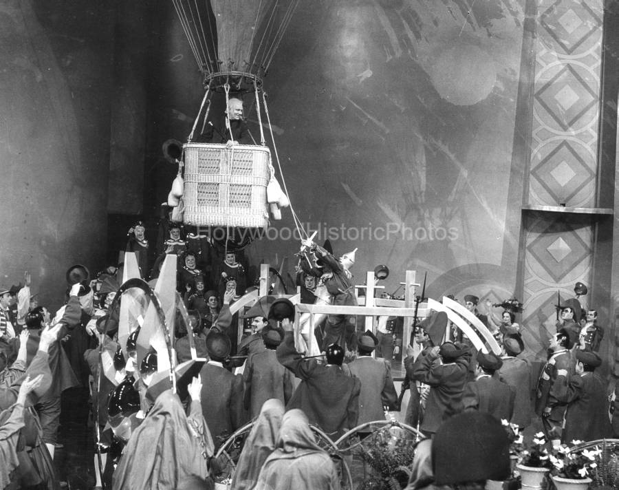 The Wizard of Oz 1939 1 Wizard Hot Air Balloon.jpg